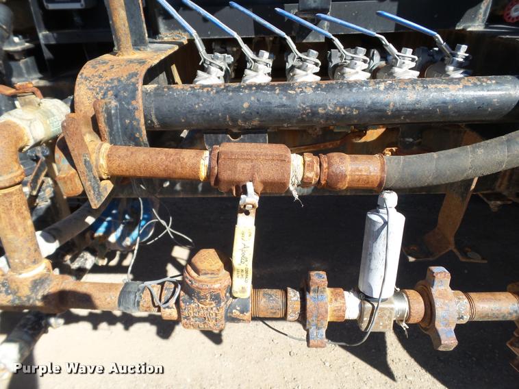 image for item BJ9273 2003 International DuraStar 4300 chemical tank truck