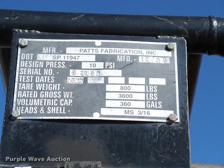 image for item BJ9273 2003 International DuraStar 4300 chemical tank truck