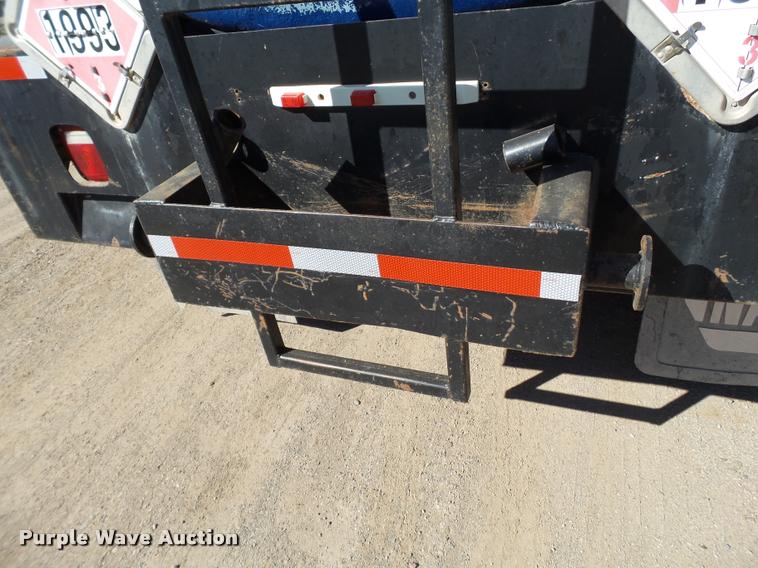 image for item BJ9273 2003 International DuraStar 4300 chemical tank truck