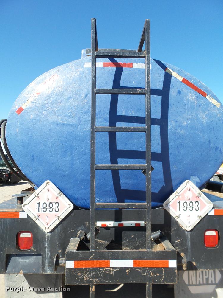 image for item BJ9273 2003 International DuraStar 4300 chemical tank truck
