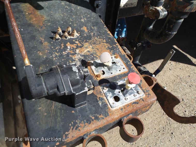 image for item BJ9273 2003 International DuraStar 4300 chemical tank truck