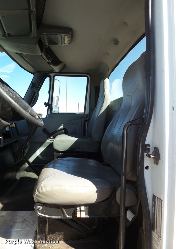 image for item BJ9273 2003 International DuraStar 4300 chemical tank truck