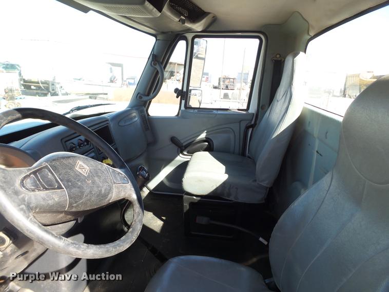 image for item BJ9273 2003 International DuraStar 4300 chemical tank truck