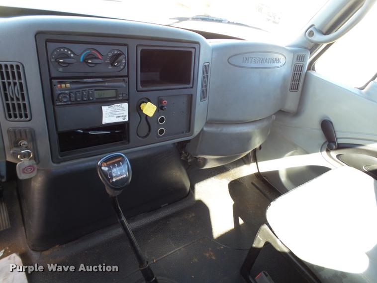 image for item BJ9273 2003 International DuraStar 4300 chemical tank truck