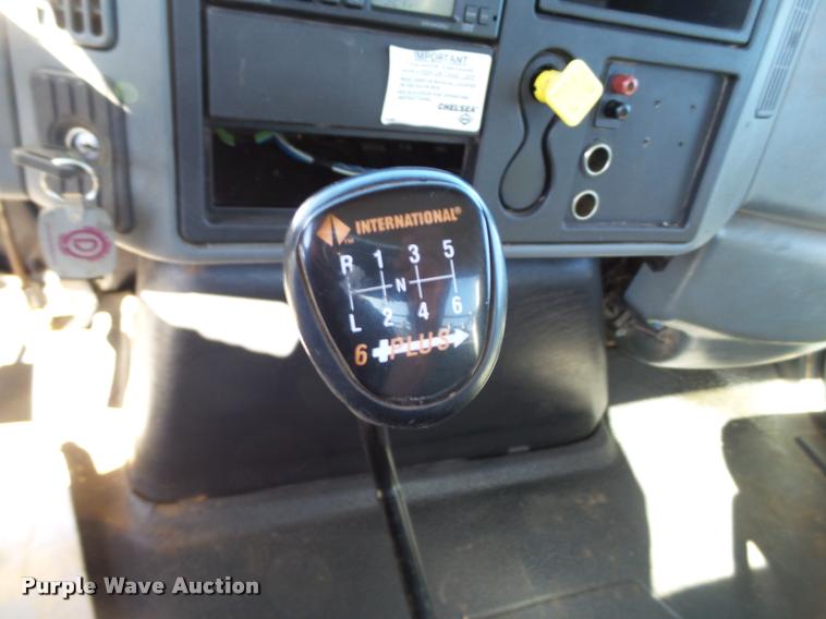 image for item BJ9273 2003 International DuraStar 4300 chemical tank truck