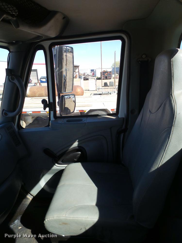 image for item BJ9273 2003 International DuraStar 4300 chemical tank truck