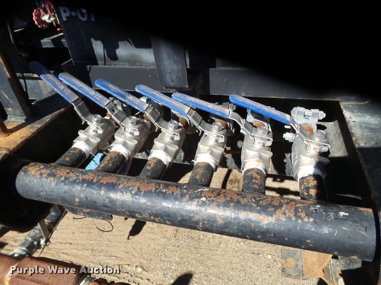 image for item BJ9273 2003 International DuraStar 4300 chemical tank truck