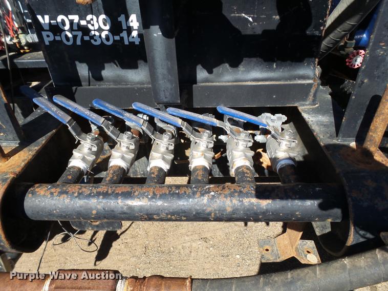 image for item BJ9273 2003 International DuraStar 4300 chemical tank truck