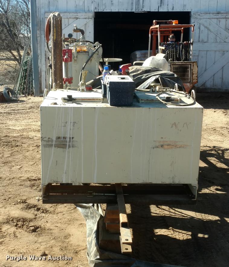 EZLiner paint striper machine in Pratt, KS Item BU9955 sold Purple