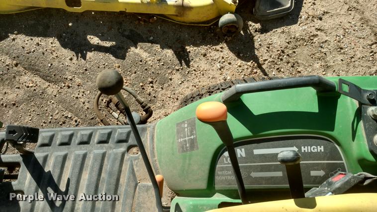 image for item BU9957 John Deere 2305 tractor