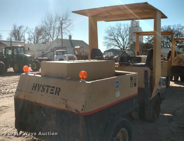 image for item BU9961 Hyster C53A pneumatic roller