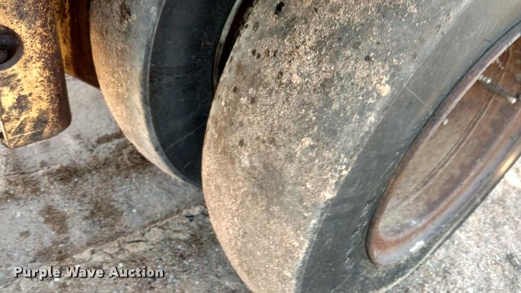 image for item BU9961 Hyster C53A pneumatic roller