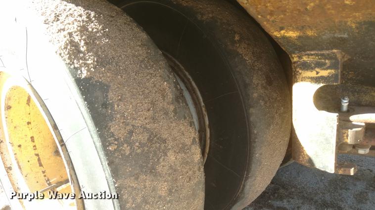 image for item BU9961 Hyster C53A pneumatic roller