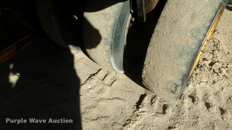 image for item BU9961 Hyster C53A pneumatic roller