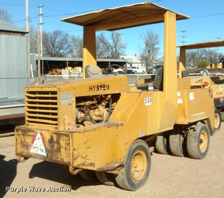 image for item BU9962 Hyster C530A pneumatic roller