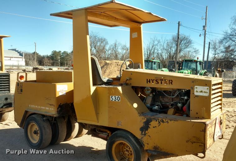 image for item BU9962 Hyster C530A pneumatic roller