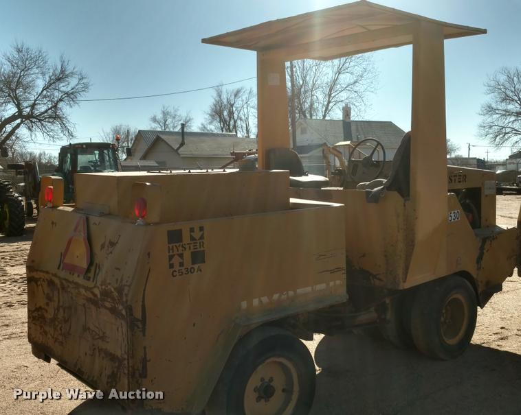 image for item BU9962 Hyster C530A pneumatic roller