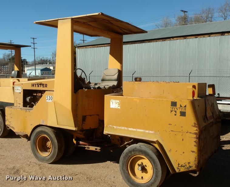 image for item BU9962 Hyster C530A pneumatic roller