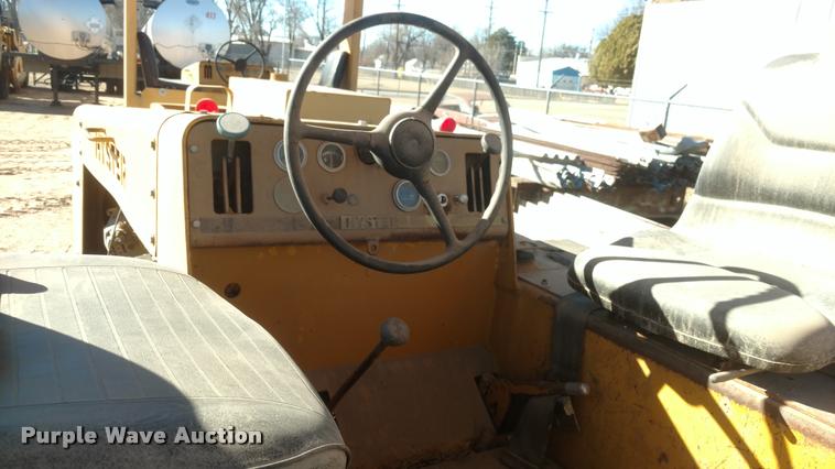 image for item BU9962 Hyster C530A pneumatic roller