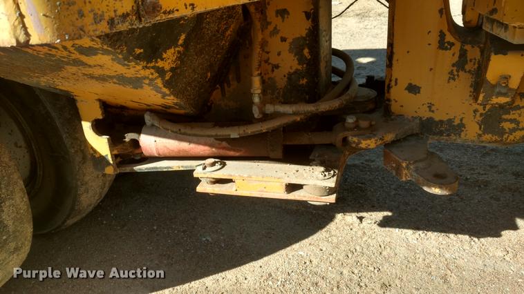 image for item BU9962 Hyster C530A pneumatic roller
