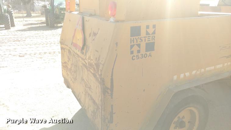 image for item BU9962 Hyster C530A pneumatic roller