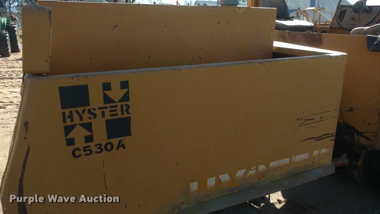 image for item BU9962 Hyster C530A pneumatic roller