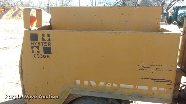 image for item BU9962 Hyster C530A pneumatic roller