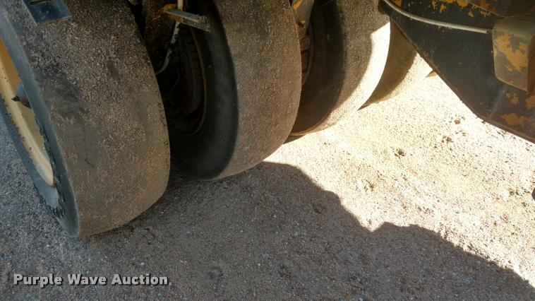 image for item BU9962 Hyster C530A pneumatic roller