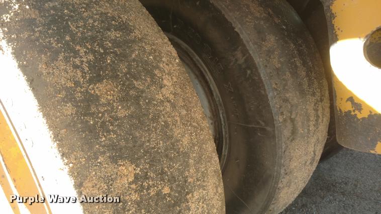 image for item BU9962 Hyster C530A pneumatic roller