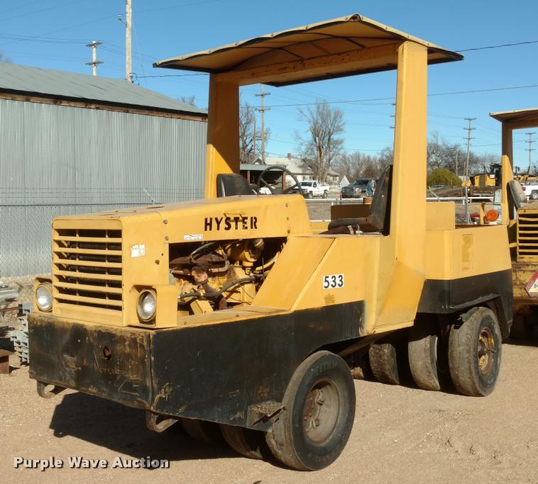 image for item BU9963 Hyster C530A pneumatic roller