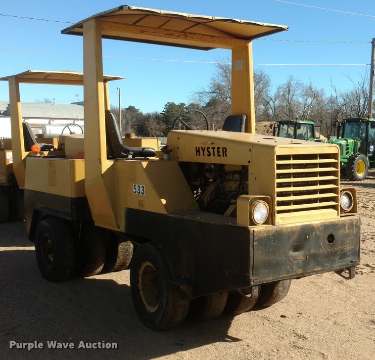 image for item BU9963 Hyster C530A pneumatic roller