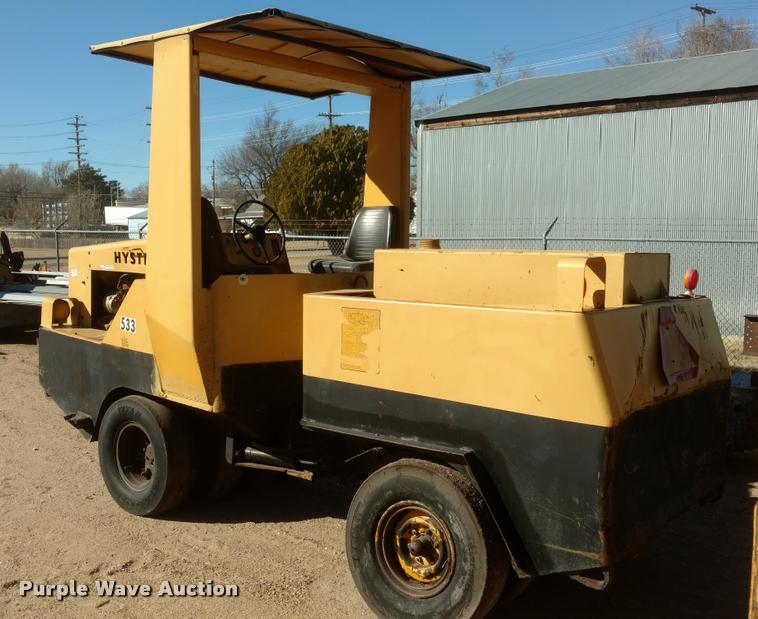 image for item BU9963 Hyster C530A pneumatic roller