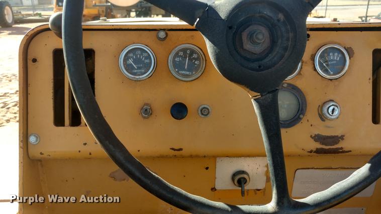 image for item BU9963 Hyster C530A pneumatic roller