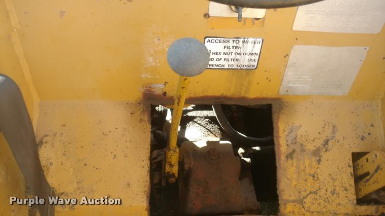 image for item BU9963 Hyster C530A pneumatic roller