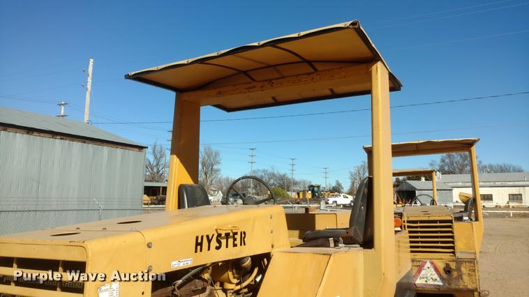 image for item BU9963 Hyster C530A pneumatic roller