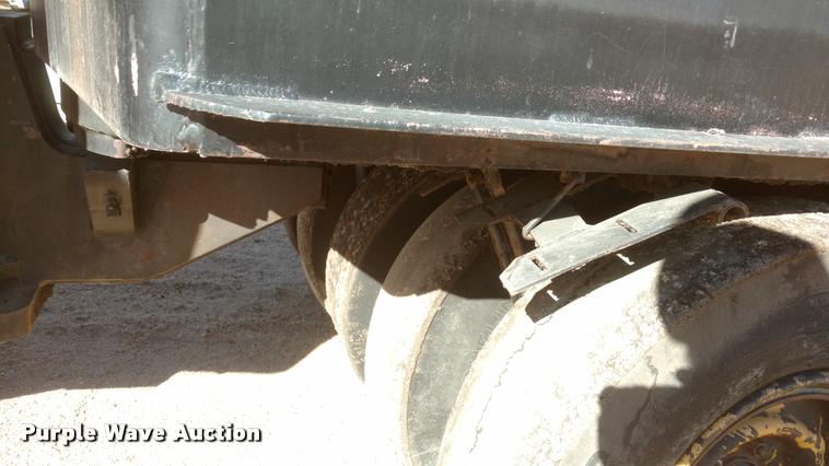 image for item BU9963 Hyster C530A pneumatic roller