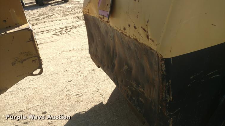 image for item BU9963 Hyster C530A pneumatic roller