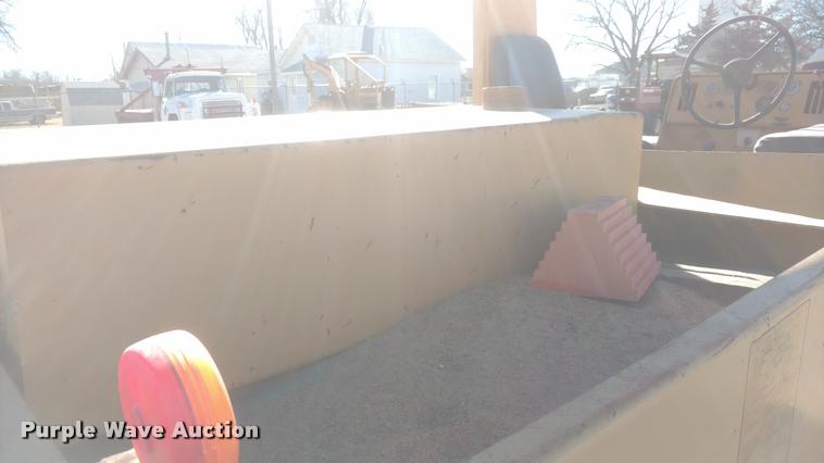 image for item BU9963 Hyster C530A pneumatic roller