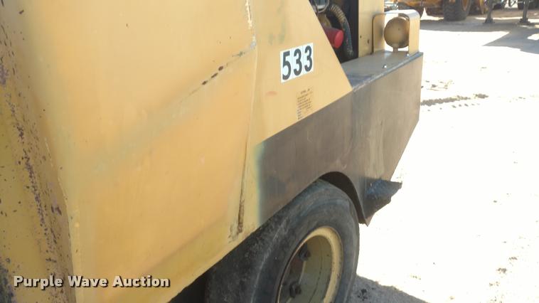 image for item BU9963 Hyster C530A pneumatic roller