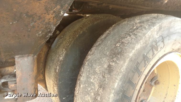 image for item BU9963 Hyster C530A pneumatic roller