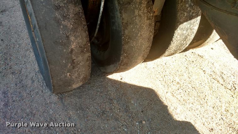 image for item BU9963 Hyster C530A pneumatic roller