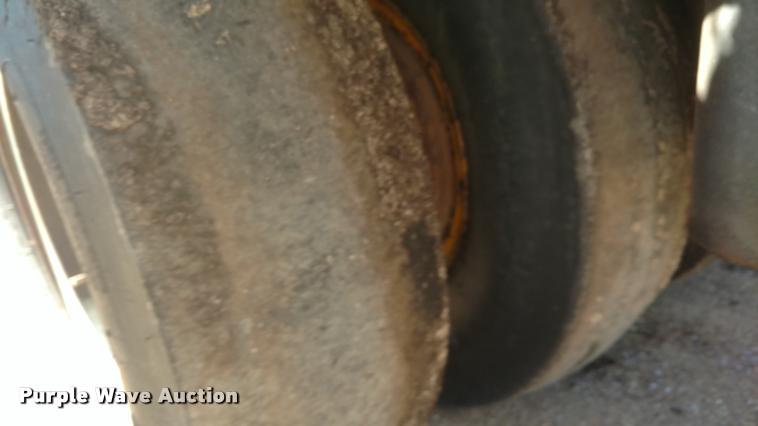 image for item BU9963 Hyster C530A pneumatic roller