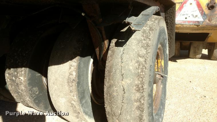 image for item BU9963 Hyster C530A pneumatic roller