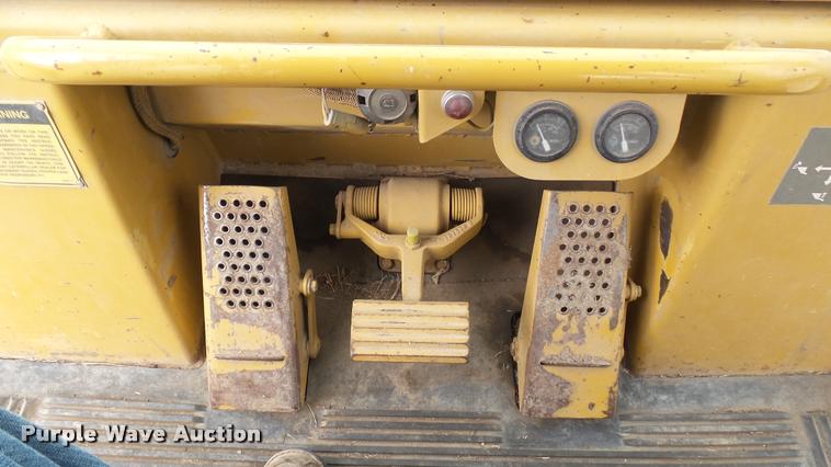 image for item CB9590 1990 Caterpillar 953B track loader