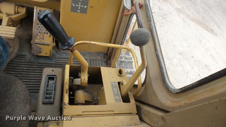 image for item CB9590 1990 Caterpillar 953B track loader