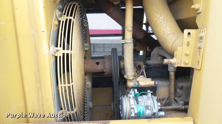 image for item CB9590 1990 Caterpillar 953B track loader