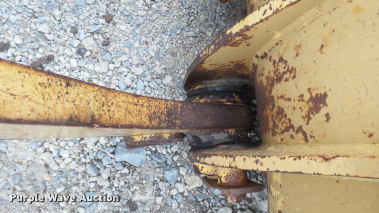 image for item CB9590 1990 Caterpillar 953B track loader