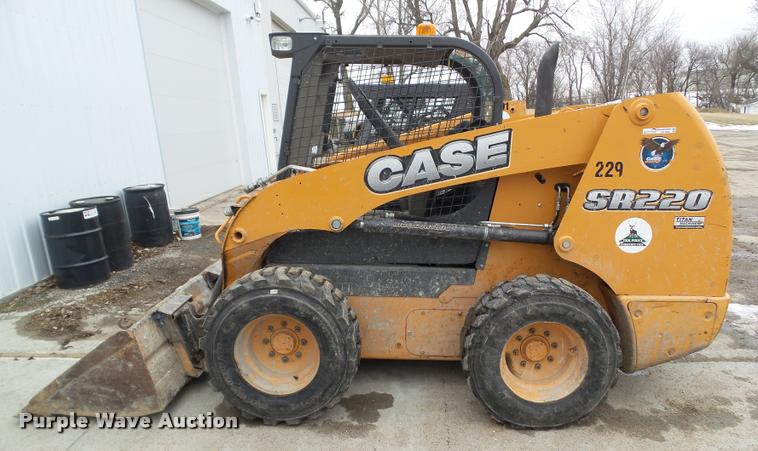 image for item CB9850 2014 Case SR220 skid steer