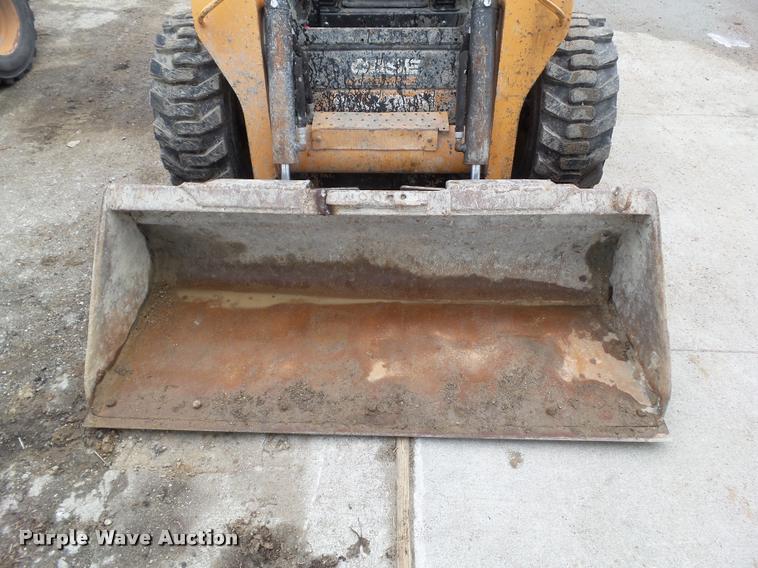 image for item CB9850 2014 Case SR220 skid steer