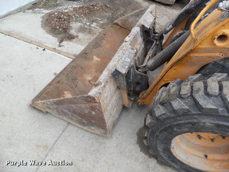 image for item CB9850 2014 Case SR220 skid steer